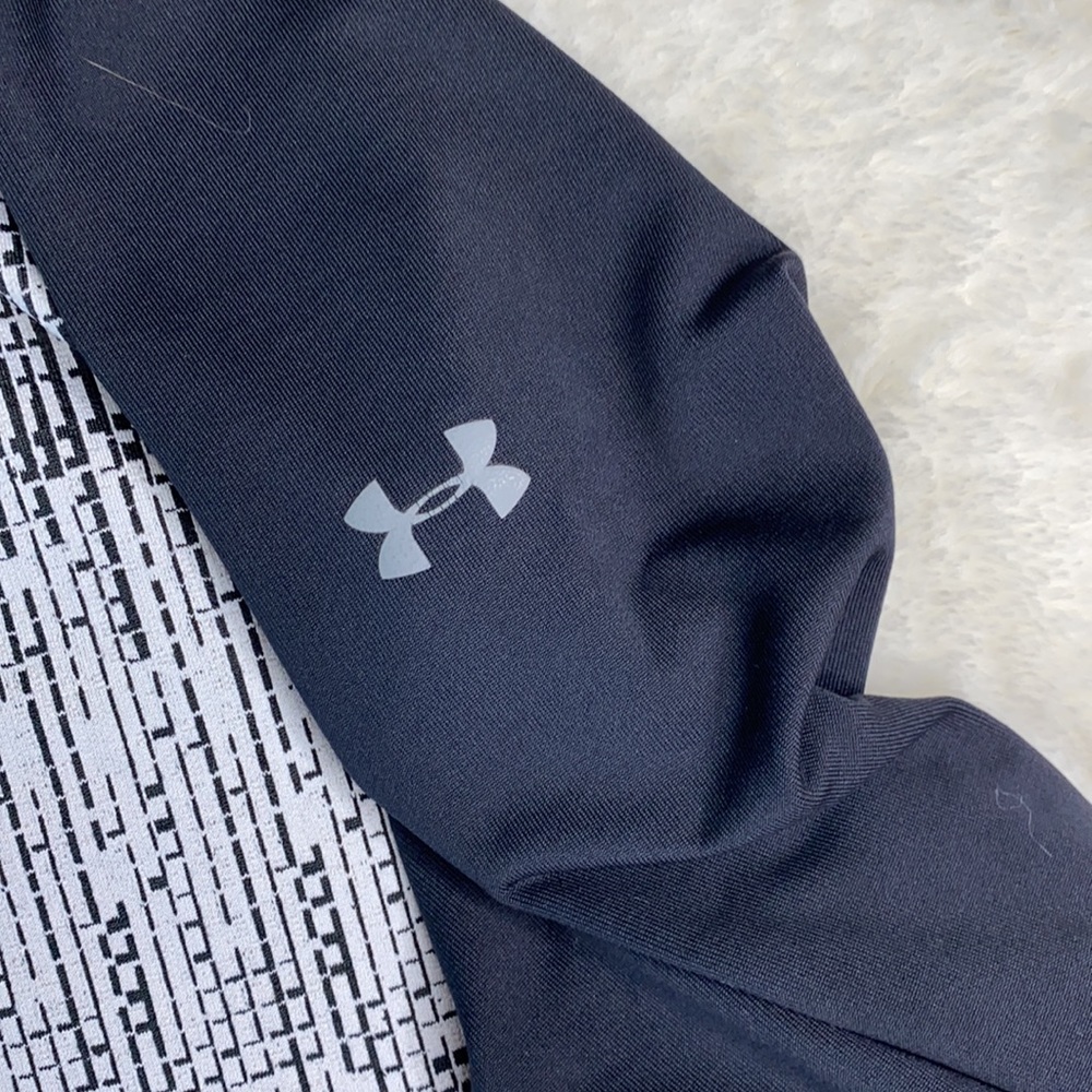 🤩🖤 UNDER ARMOR Zip Up Sweater - Picture 3 of 3